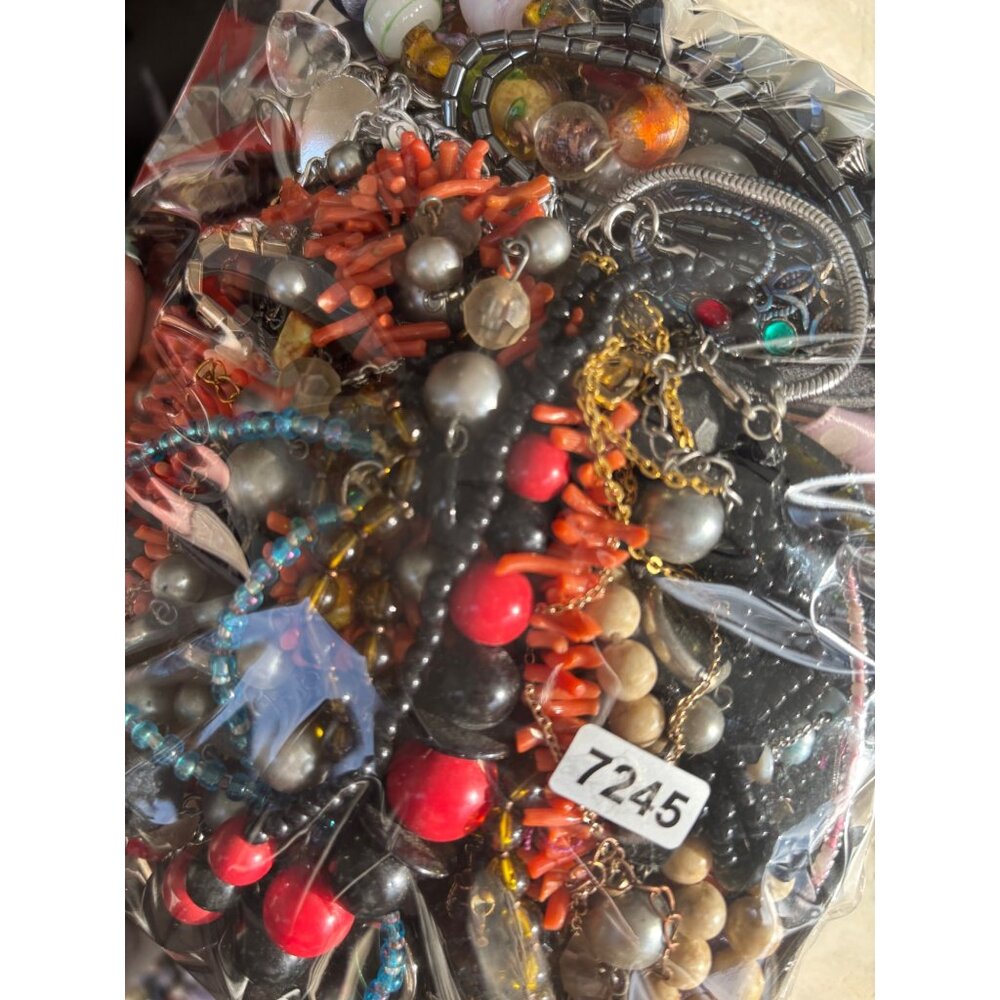 4.1 pounds Mixed Jewelry Lot With Beaded Necklaces Bracelets & Earrings Assortme - Picture 7 of 14